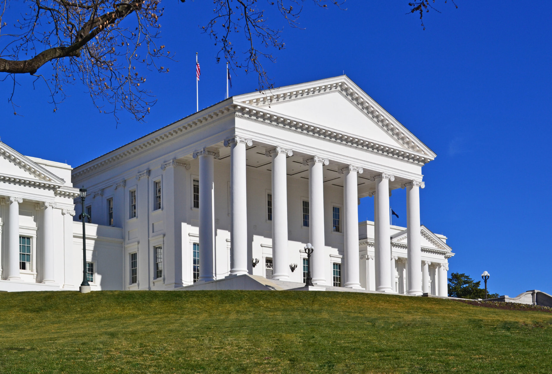 Virginia State Capitol building under a clear blue sky